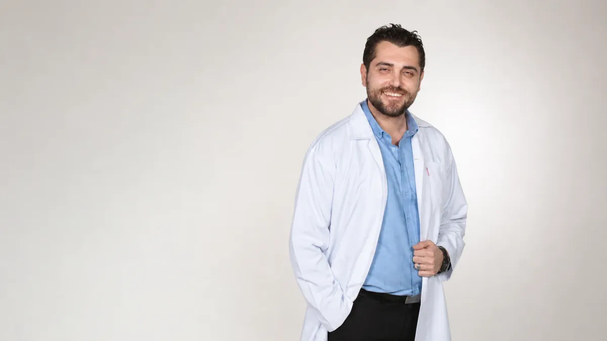 Üroloji Uzmanı Op. Dr. Cem Özlük, Antalya Lara muayenehanesinde